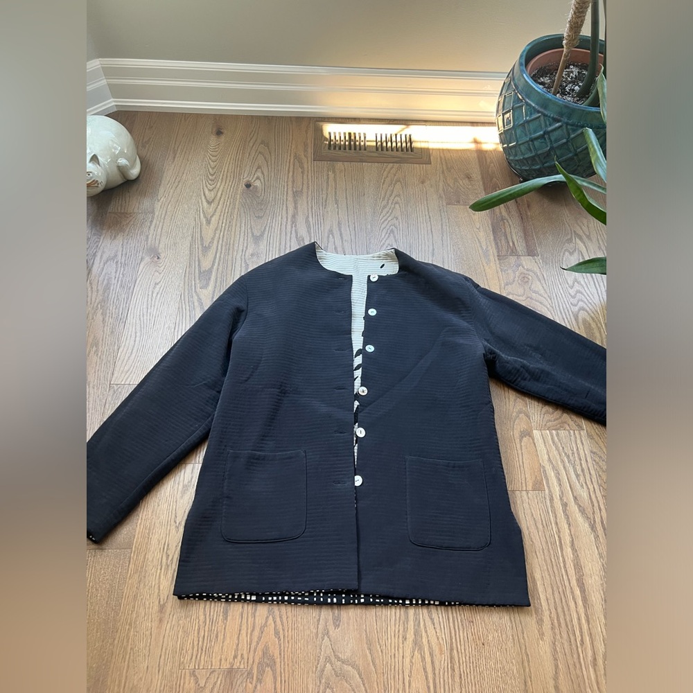 Reversible Jacket with Pockets. Size Large
